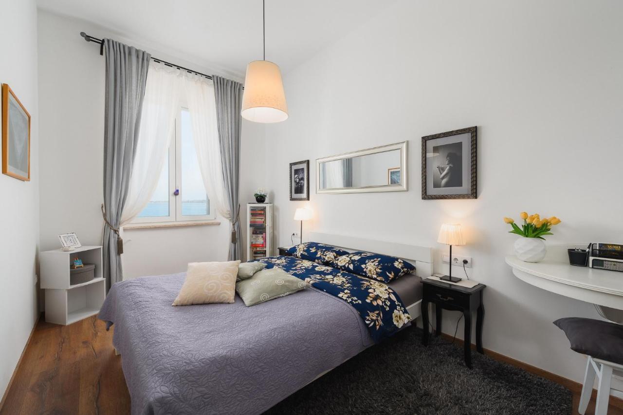 Apartment Nina Porec Exterior photo